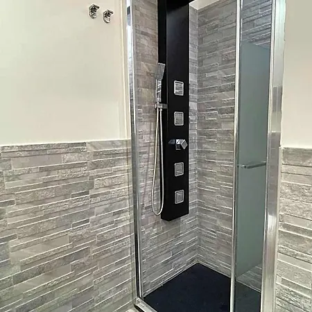 Nocleg ze śniadaniem Rossella's 3*